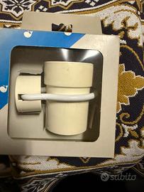 Portarotolo e portabicchiere