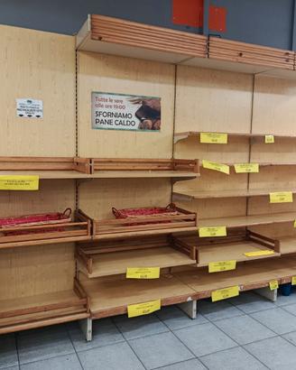 scaffale supermercato panificio