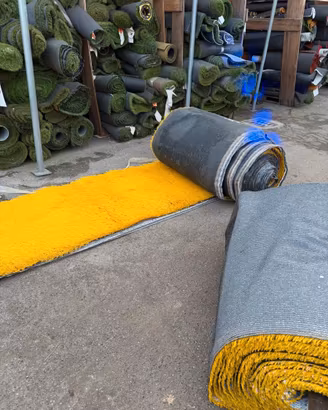 Erba sintetica colore giallo per righe calcio