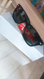 Ray-Ban modello NEW WAYFARER
