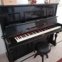 #pianoforte verticale di colore nero 