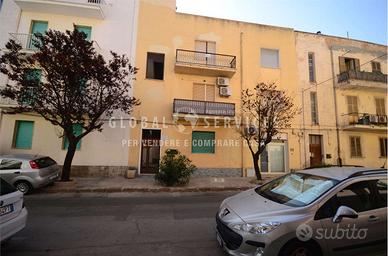 Appartamento da Ristrutturare con Cortile Privato