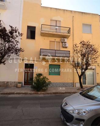 Appartamento da Ristrutturare con Cortile Privato