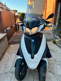 Piaggio MP3 300 Yourban anno 2017.