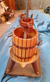 Torchio manuale per uva vintage