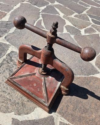 Pressa torchio legatoria