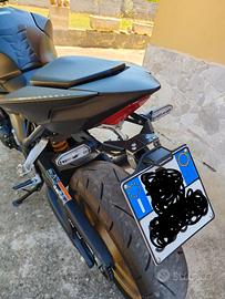 Honda Hornet 1000 SP 2025 – 3.900 km – Pari al nuo