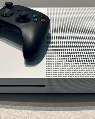 Xbox One S da 1 TB e 8 GB di RAM+Controller
