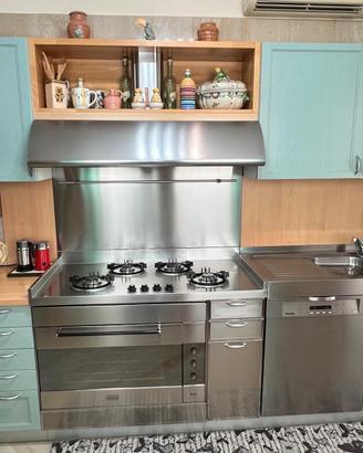 Cucina Euromobil in legno con elettrodomestici