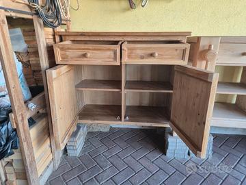 Credenza in stile tirolese
