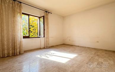 Quadrivano piano terra con cortiletto a Domusnovas