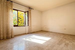 Quadrivano piano terra con cortiletto a Domusnovas
