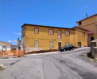 Vendita immobile indipendente con cortile privato