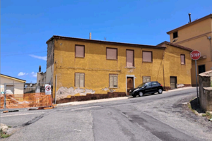 Vendita immobile indipendente con cortile privato