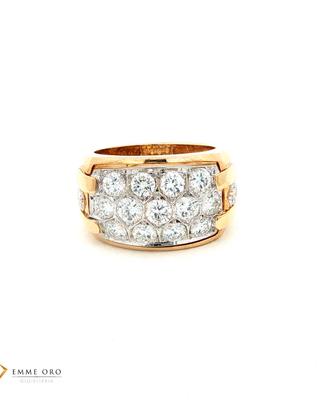 Anello in oro con diamanti