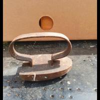 Piccolo raro ferro da stiro antico punta rotonda