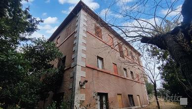 OSIMO: VILLA indipendente con ampia corte e depand