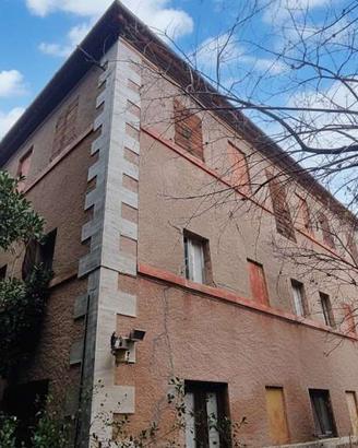 OSIMO: VILLA indipendente con ampia corte e depand