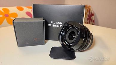 Fujifilm 18mm f/2 R + SQUAEHOOD