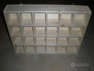 Bacheca piccola portaoggeti nuova in legno di abet