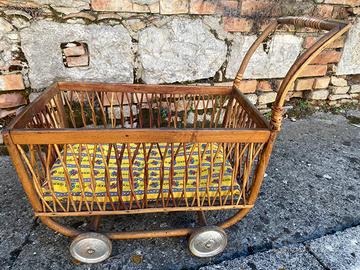 CARROZZINA VINTAGE  PER BAMBOLE in Vimini e Legno