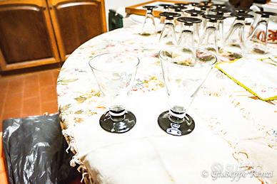 BICCHIERI VINTAGE IN VETRO CON BASE NERA