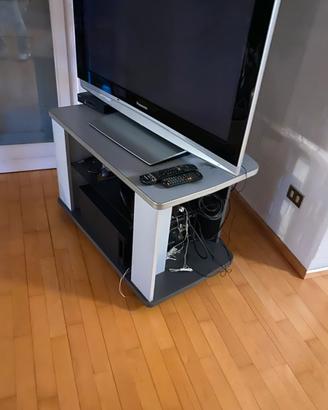 Televisore Panasonic plasma e porta tv grigio