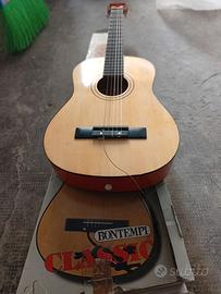 Chitarra classica ragazzo