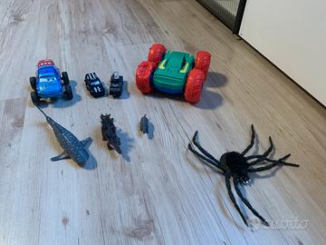 Automobiline e giocattolini.