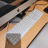 Tastiera Apple con cavo usb