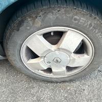 4 ruote anche solo gomme Renault Clio 2 serie