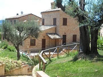 Villino con giardino e garage per 2 auto