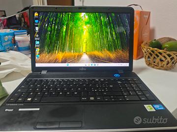 Notebook Lifebook AH512