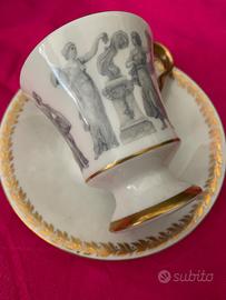 Raffinata tazzina da caffè in porcellana decorata