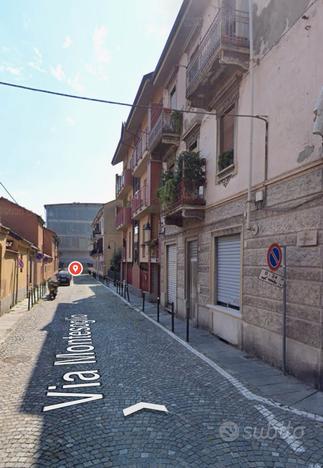 MONOLOCALE CON CORTILE PRIVATO: 350euro