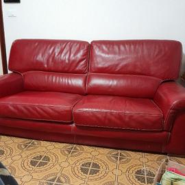 divano in vera pelle.