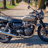 TRIUMPH STREET TWIN 900