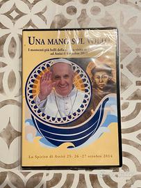 DVD, una mano sul volto