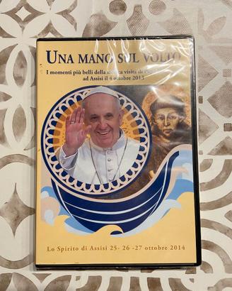 DVD, una mano sul volto