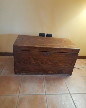 Antico baule porta tv
