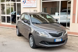 Lancia Ypsilon 1.0 FireFly 5 porte S&S Hybrid Silv
