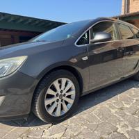 Opel Astra 1.7 CDTI 110CV Sports Tourer Cosmo neop