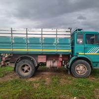 Autocarro ribaltabile trilaterale IVECO