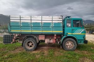 Autocarro ribaltabile trilaterale IVECO