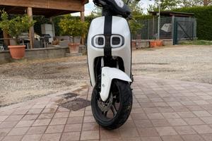 Yamaha Neos elettrico doppia batteria