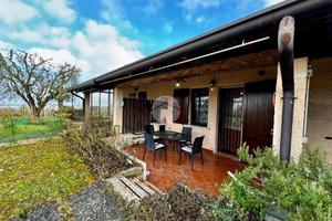 VILLA A SCHIERA CENTRALE A PESCHIERA DEL GARDA