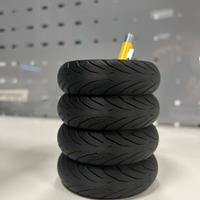 Portapenne a forma di pneumatico da moto