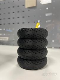 Portapenne a forma di pneumatico da moto