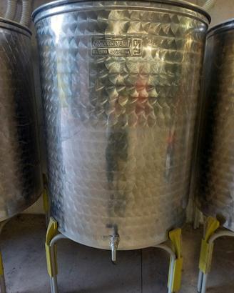 Attrezzatura per vino