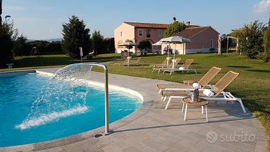 Casale composto da quattro appartamenti